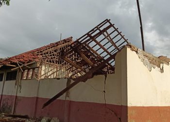 Atap Dan Dinding Ruang Kelas SDN Rengasdengklok Selatan VI Ambruk