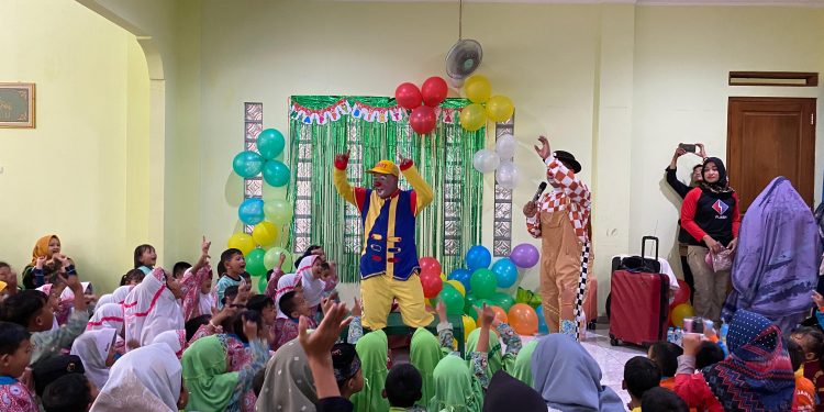 Generasi Muda Berkilau: Nuswantara Alpha Inisiasi Simulasi Gempa Bumi Inovatif untuk PAUD di Sumedang