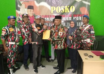 Laskar Merah Putih Menyerahkan SK Kepengurusan Dua Kabupaten