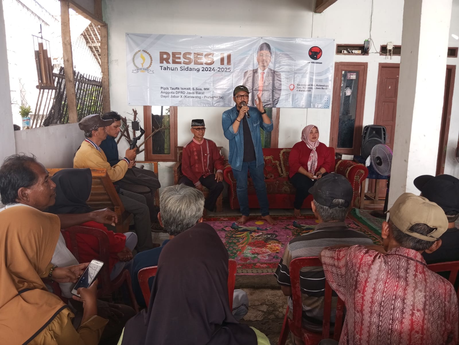 Serap Aspirasi Warga Karawang Pipik Taupik Ismail pada Reses II DPRD Jabar