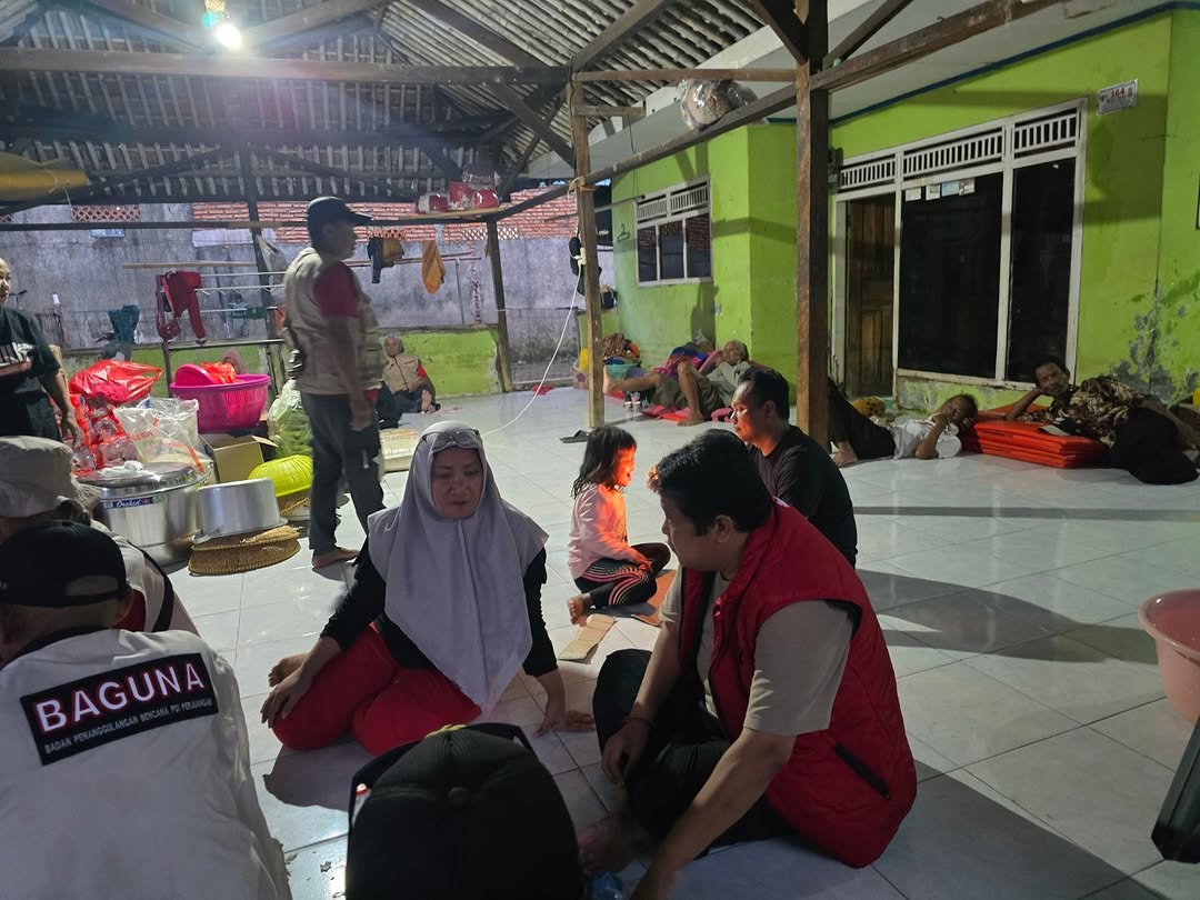 DPC PDIP Karawang Dirikan Dapur Umum, Siapkan 1.500 Nasi Bungkus per Hari untuk Korban Banjir
